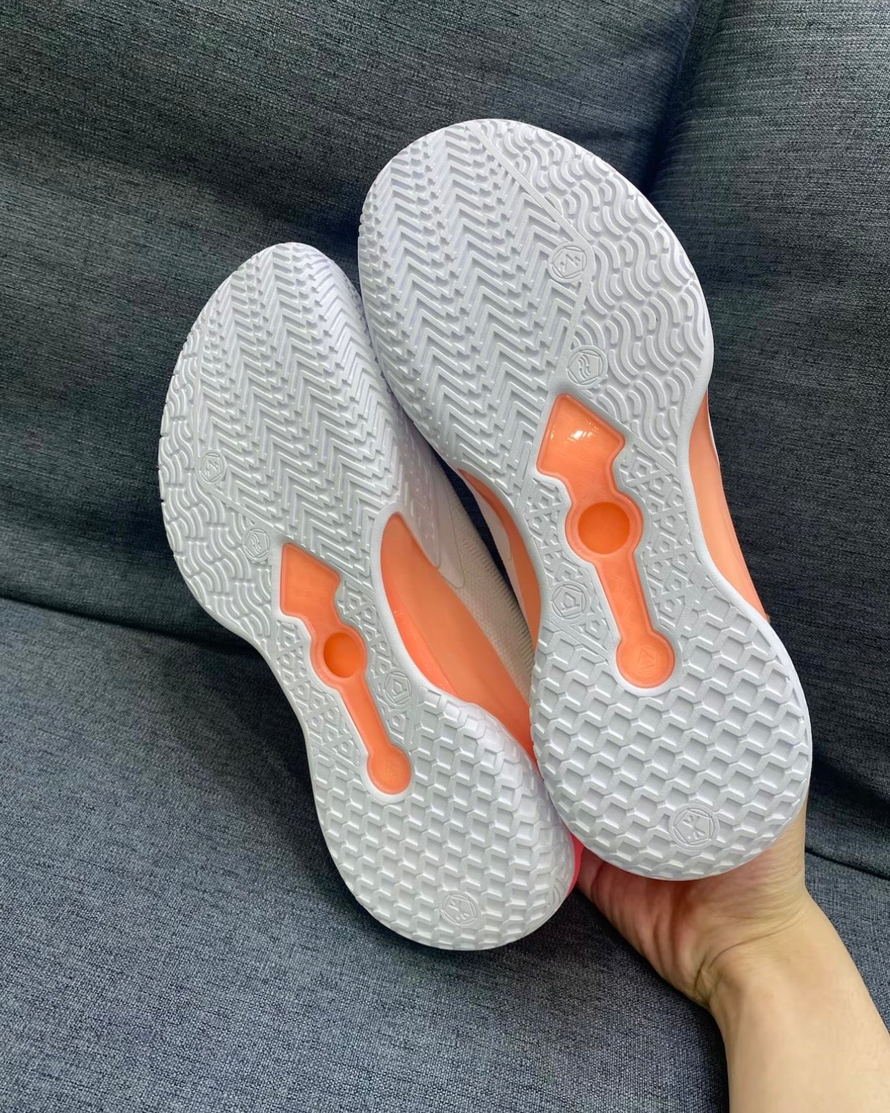 Li-Ning Liren 5 Low TUFF RB ラバーアウトソール グリップパターン 屋内外対応