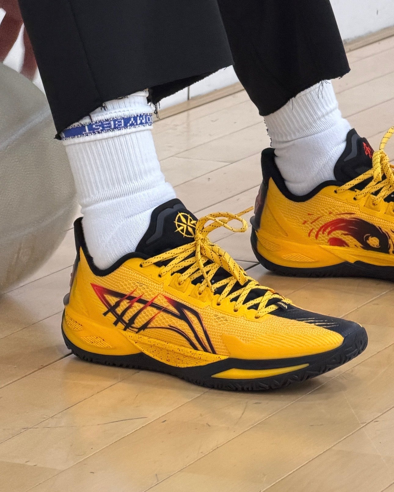 Li-Ning Liren 6 V2 Bruce Lee Tiger Dragon 着用 イエロー ブラック コーデ コート