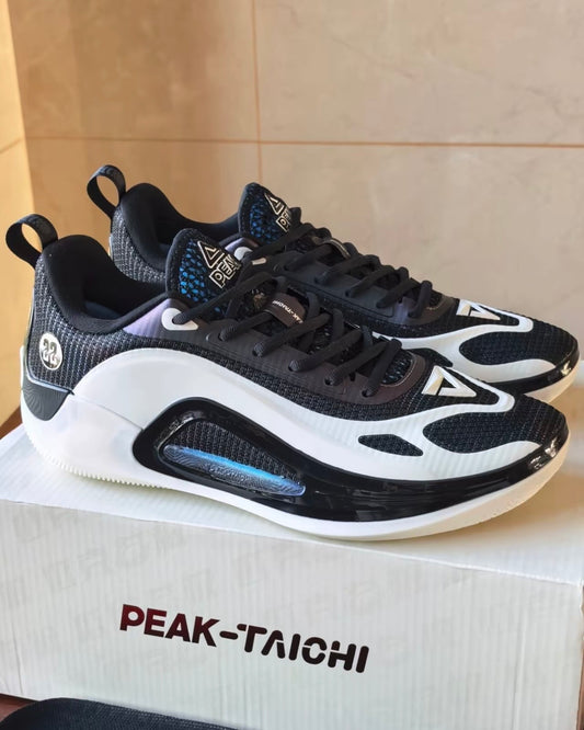 Peak AW4 Balance イリデッセント パープル ブルー 光沢グラフィック ブラックアッパー 接写