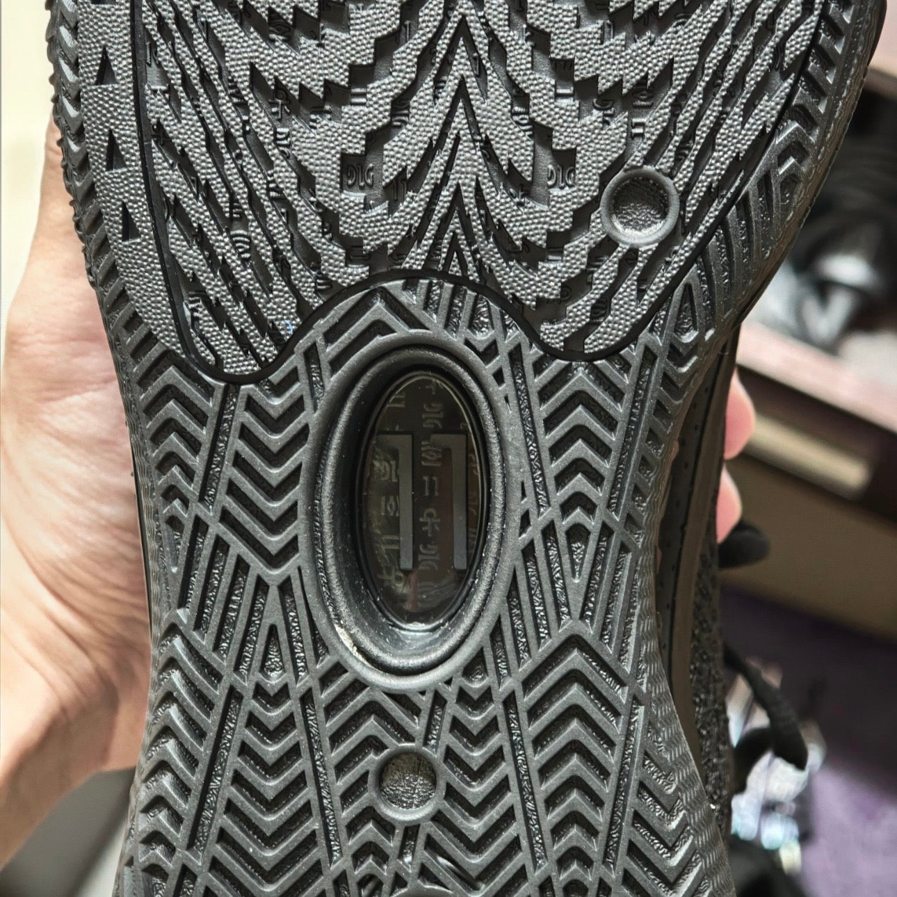 KAI 1 TEAM Triple Black アウトソール トレッドパターン 接写