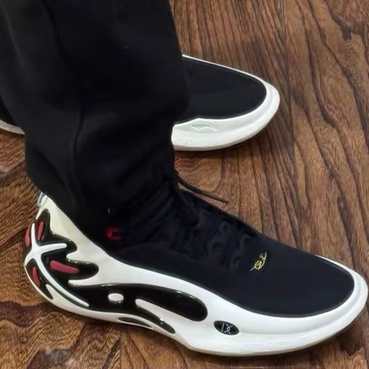 Way of Wade 11 アナウンスメント コート上着用イメージ