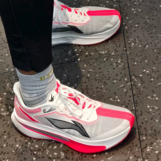 Li-Ning Feidian 6C ホワイト×レッド 着用イメージ