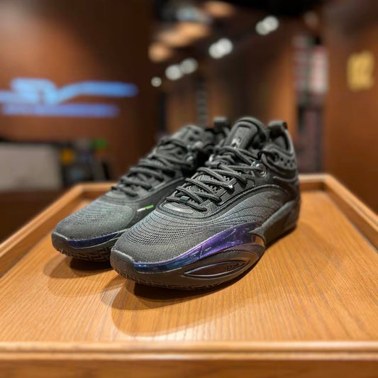 ANTA SNEAKERVERSE Eclosion Type 2 LT Black Castle Grey 斜め前方