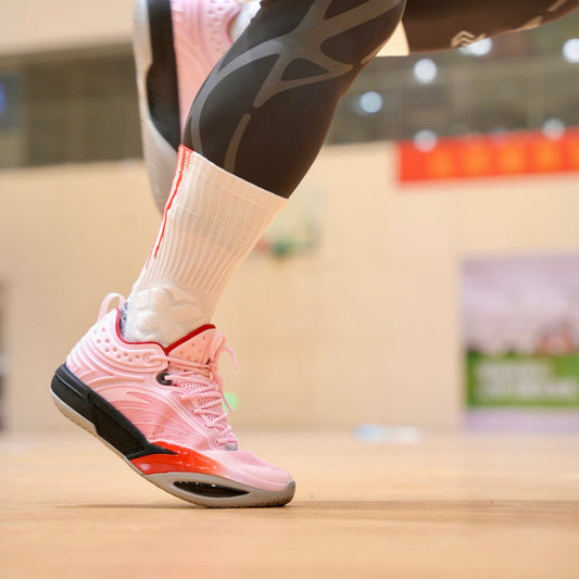 ANTA SNEAKERVERSE Eclosion Type 2 LT Pink 着用イメージ