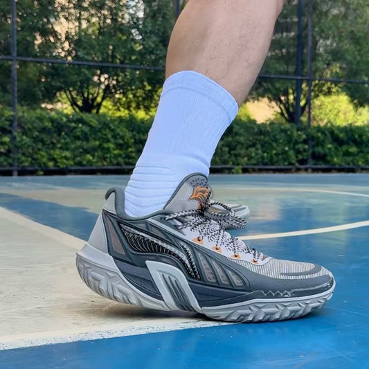 LI-NING JIEAO 3 V2 Fossil 着用イメージ