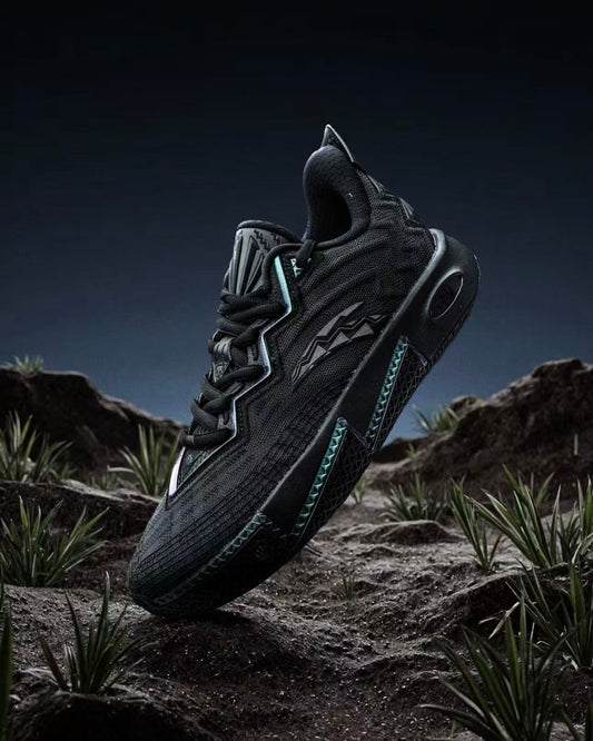 ANTA KAI 2 Triple Black カイリー・アービング バスケットボールシューズ オールブラック 側面