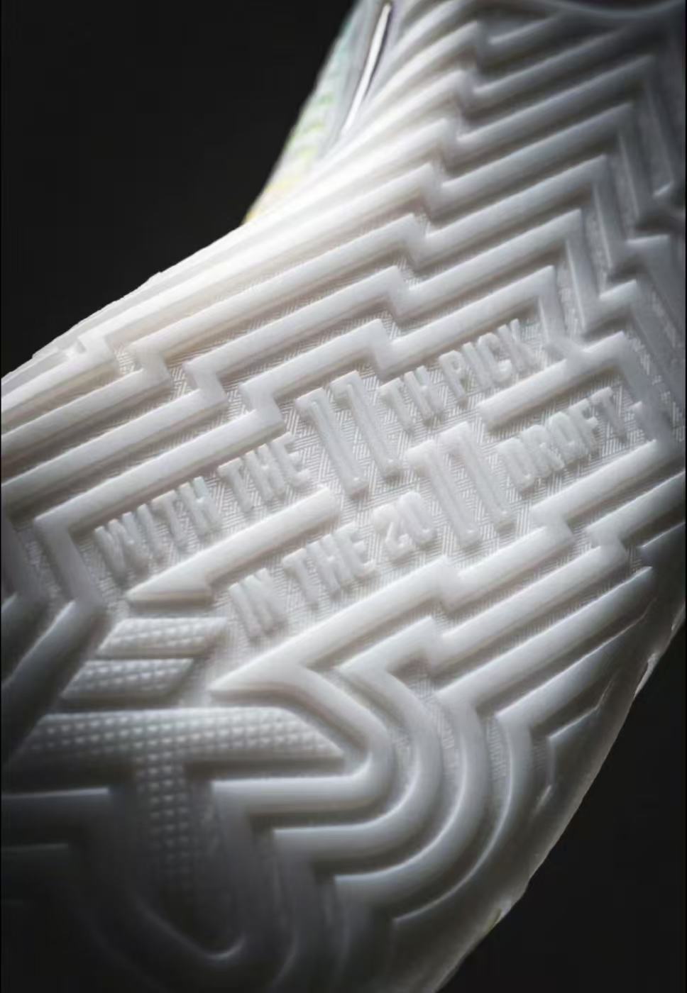 Anta Klay Thompson KT11 「Sti11Klay」