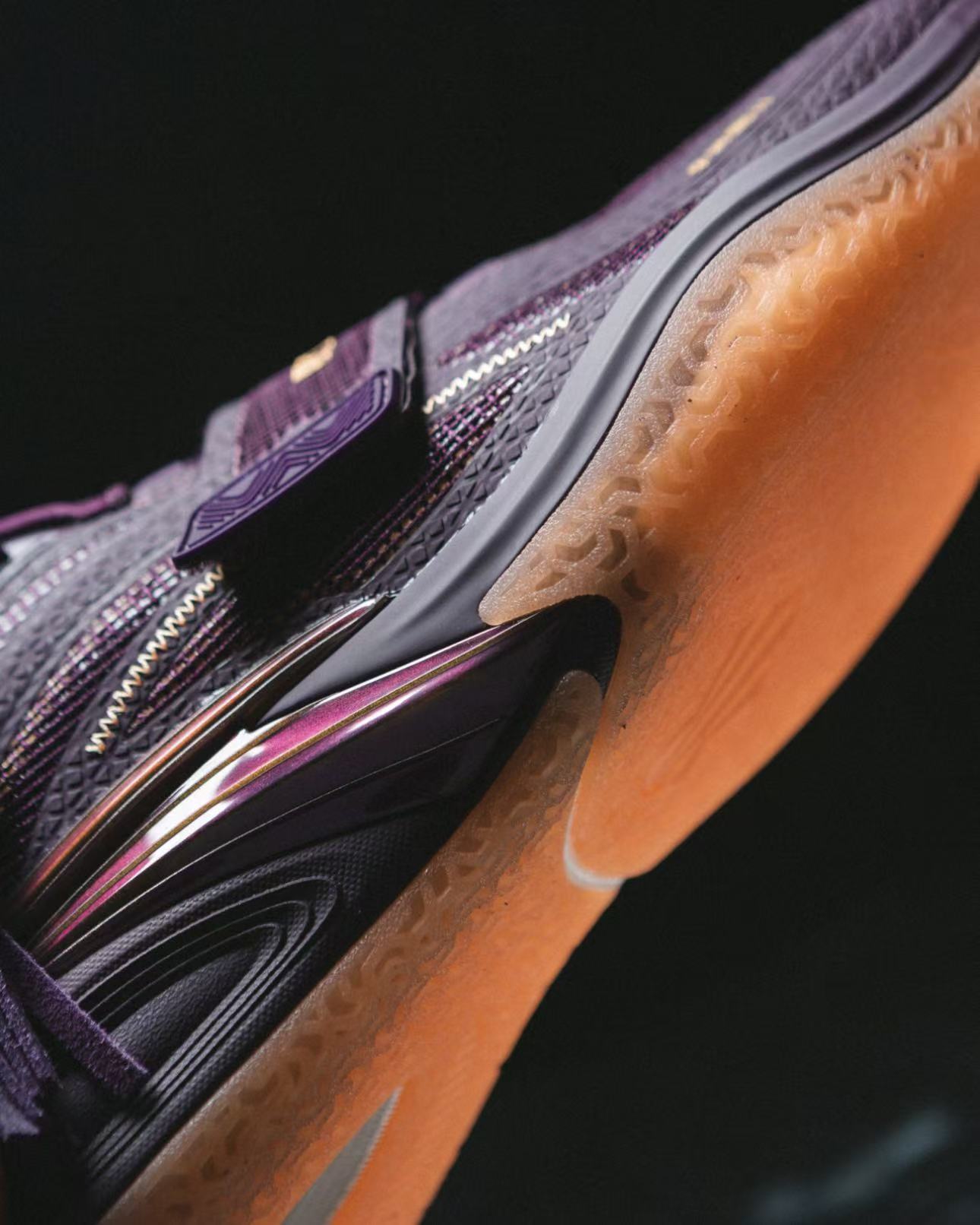 ANTA KAI 1 Chief Hélà"CROWN JEWEL" カイリー・アービング シグネチャー バスケットシューズ