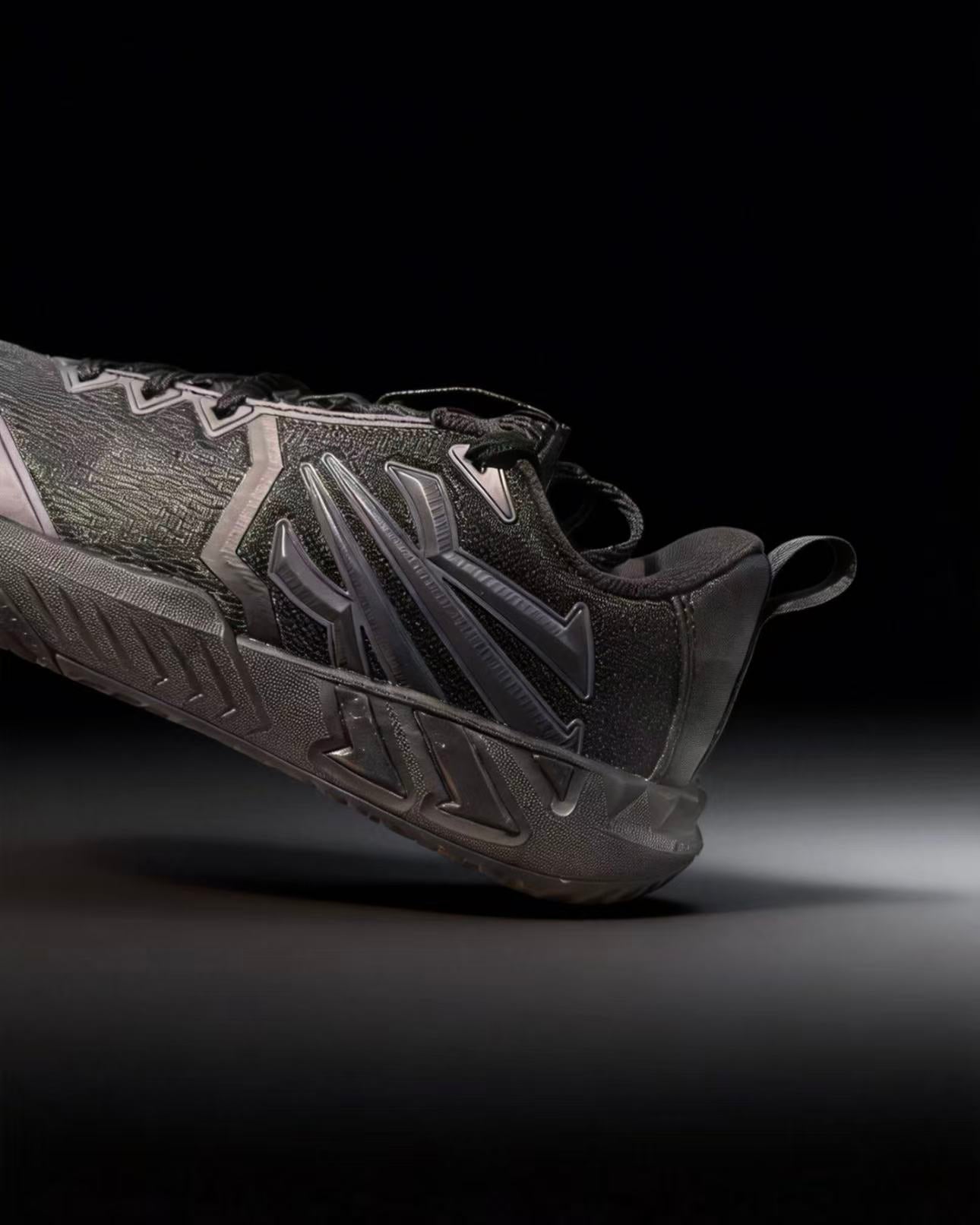 ANTA KAI TEAM 2 「Triple Black」 カイリー・アービング トレーニングシューズ