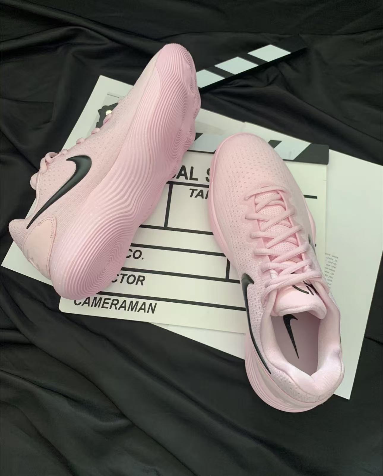 NIKE Hyperdunk 2017 Low Pink