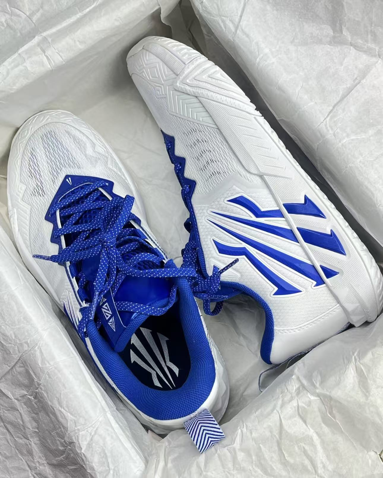 ANTA KAI TEAM 2 「Dallas」 カイリー・アービング トレーニングシューズ