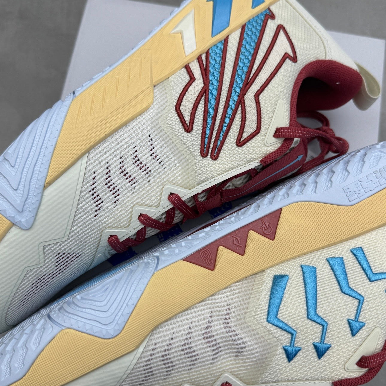 カイリー・アービング KAI TEAM 2 ミロ プレイスタイル・サポート構造 | SNKRXXX