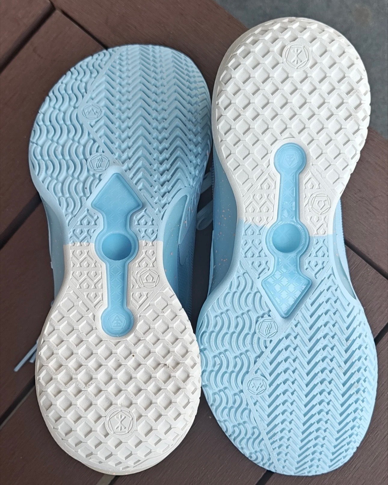 Li-Ning Liren 5 Low ラバーアウトソール グリップパターン 屋内外対応