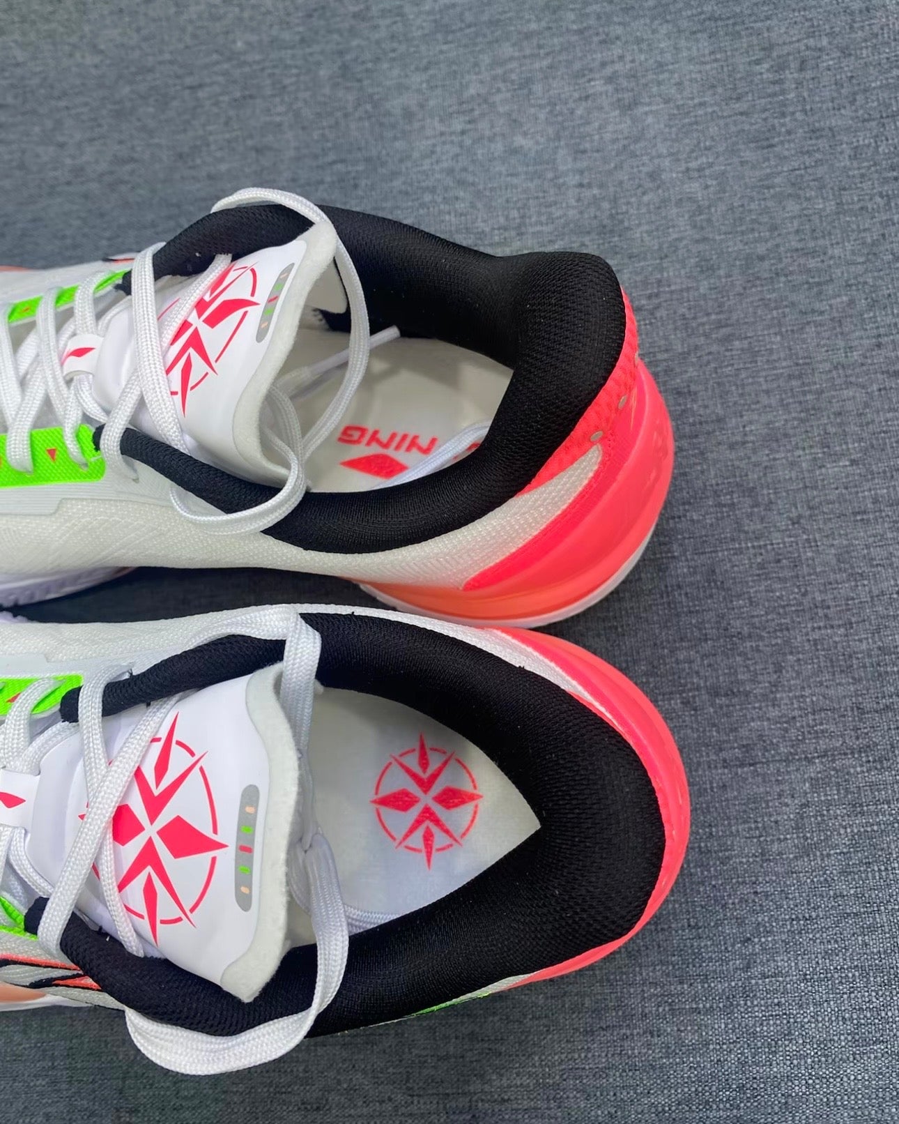 
Li-Ning Liren 5 Low Polar Day ヒール ロゴ 接写