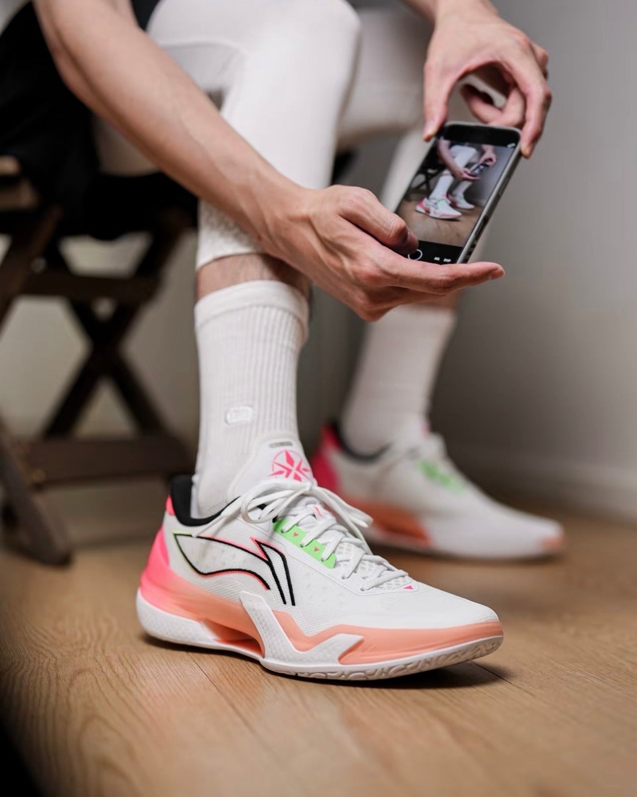 Li-Ning Liren 5 Low Polar Day 着用 ホワイト レッド コーデ