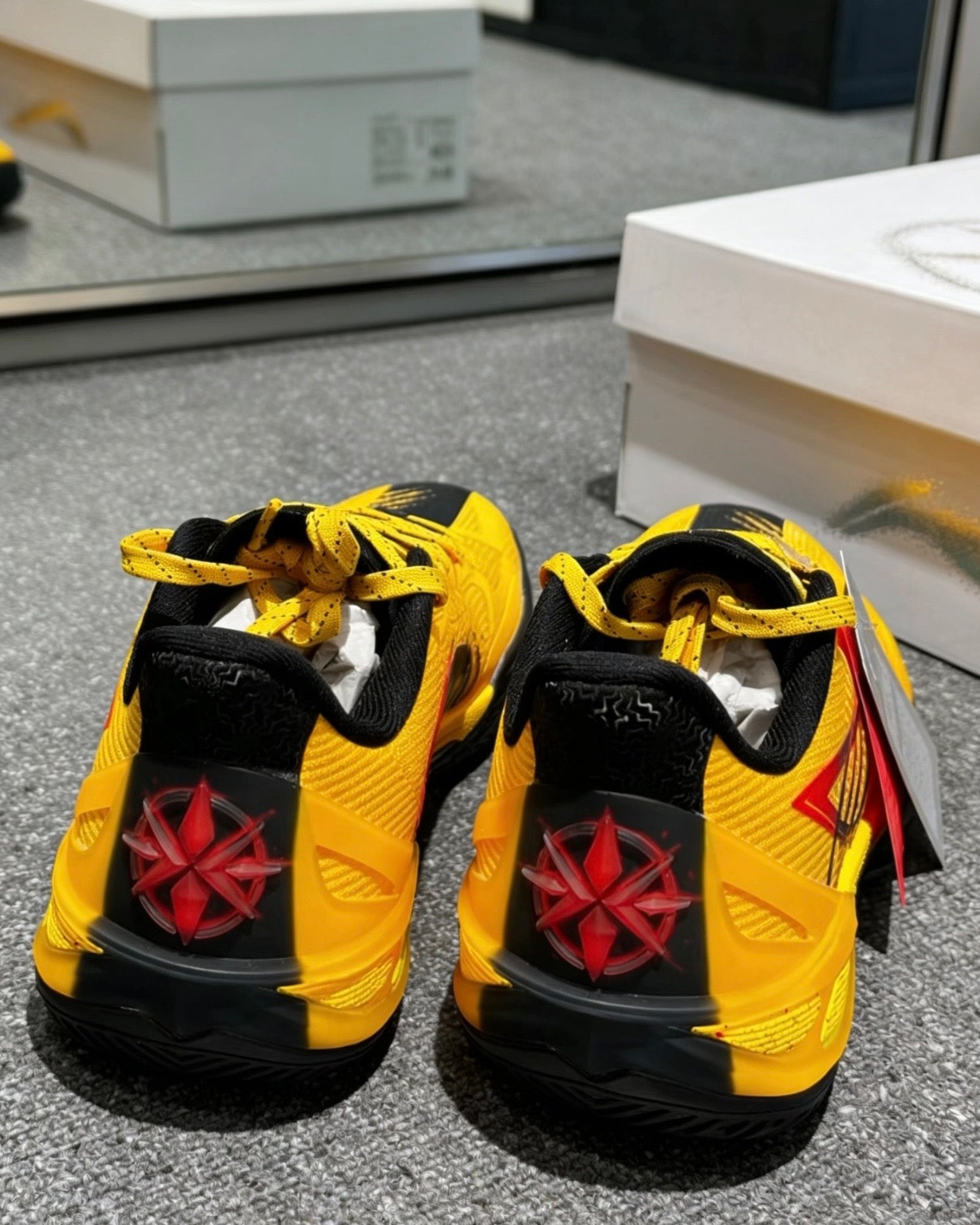 
Li-Ning Liren 6 V2 Bruce Lee Tiger Dragon デザイン TPU グラフィック 接写