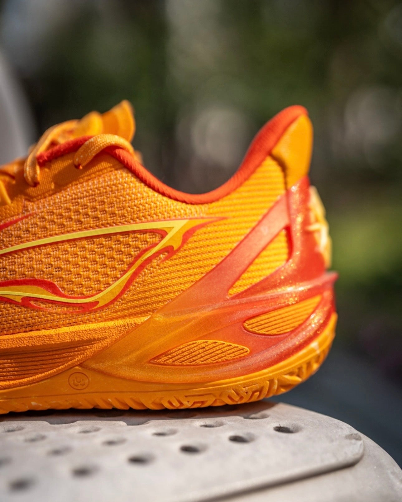 Li-Ning Liren 6 V2 Sunlight 後方 レッド ヒール オレンジ グラデーション