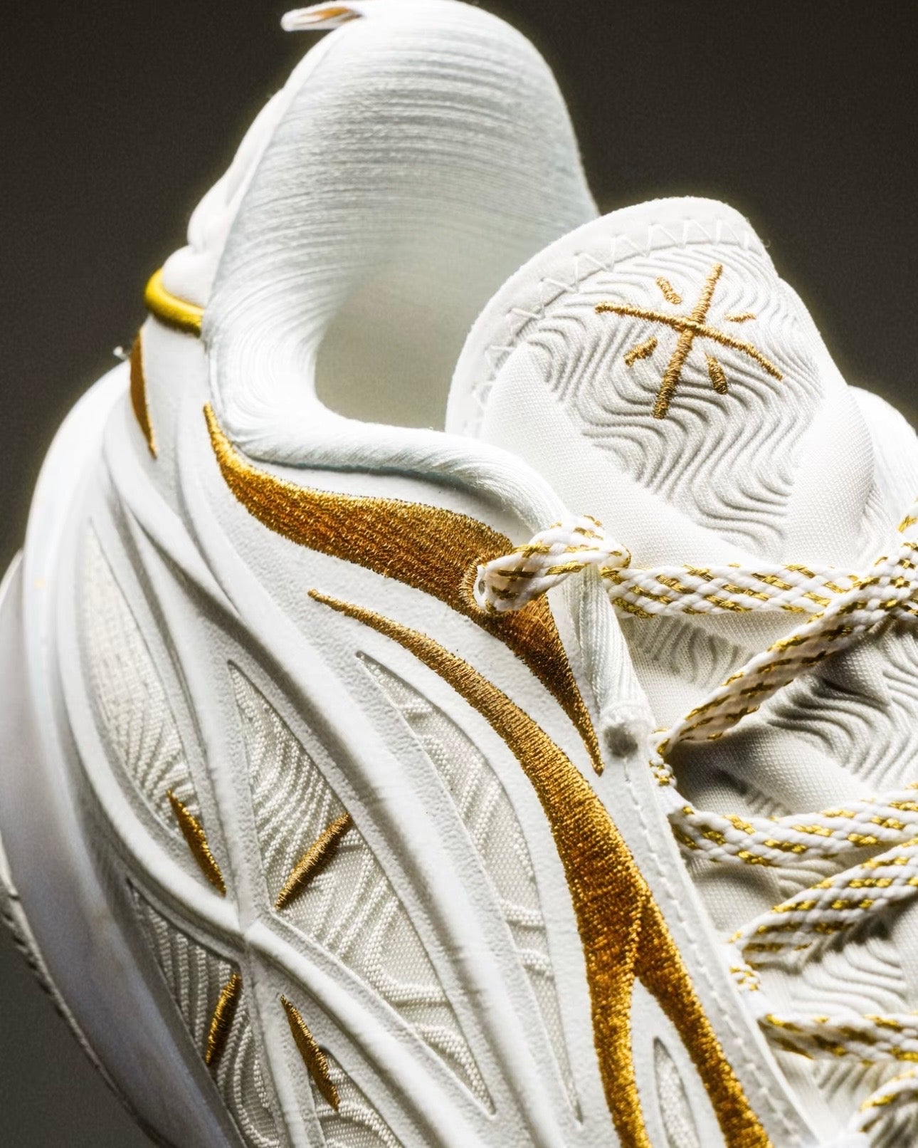 Way of Wade 808 5 Ultra V2 Golden Time バスケットボールシューズ ホワイト ゴールド 刺繍 側面