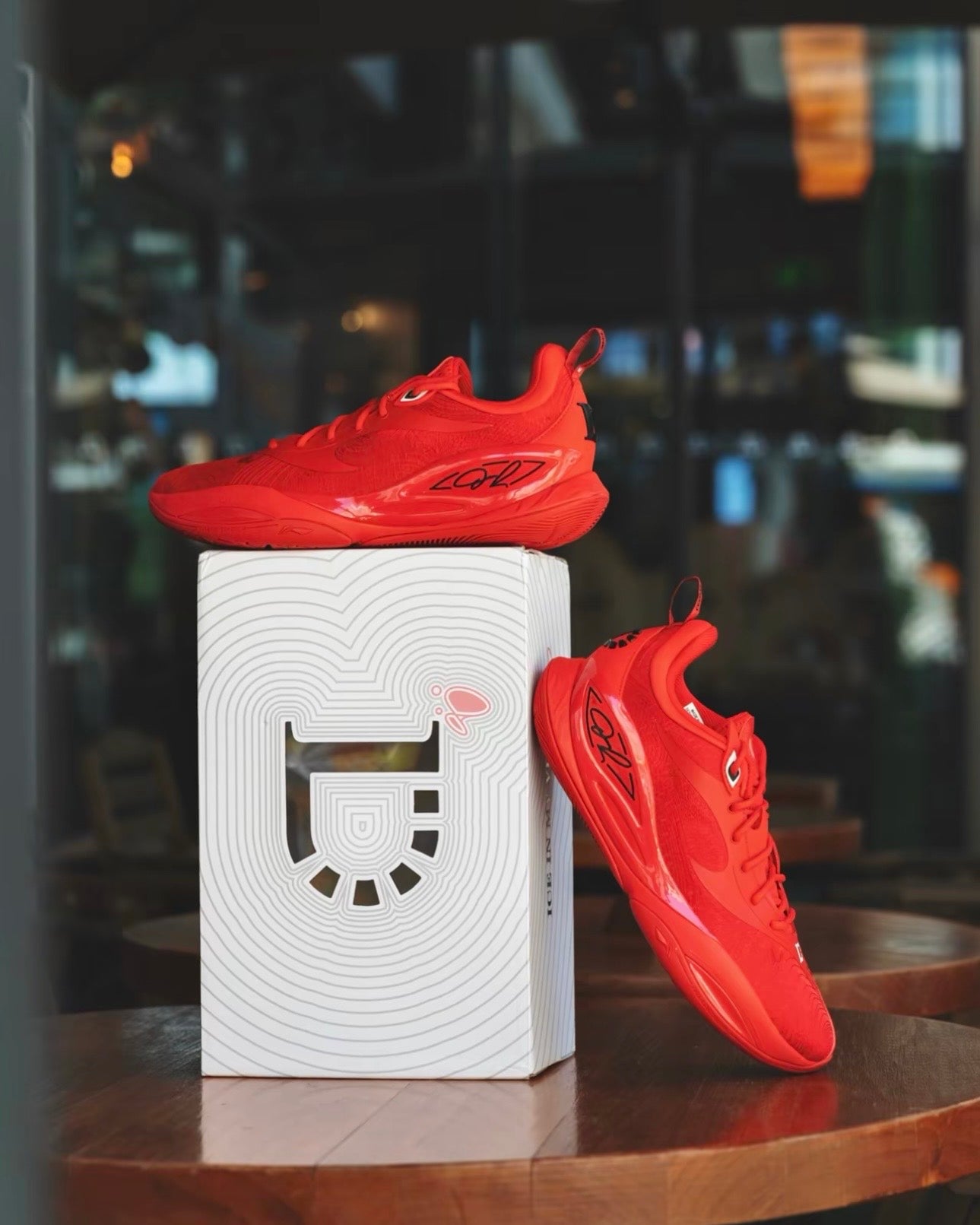 リーニン DLo 2 Flame ディアンジェロ・ラッセル サイン レッド 接写