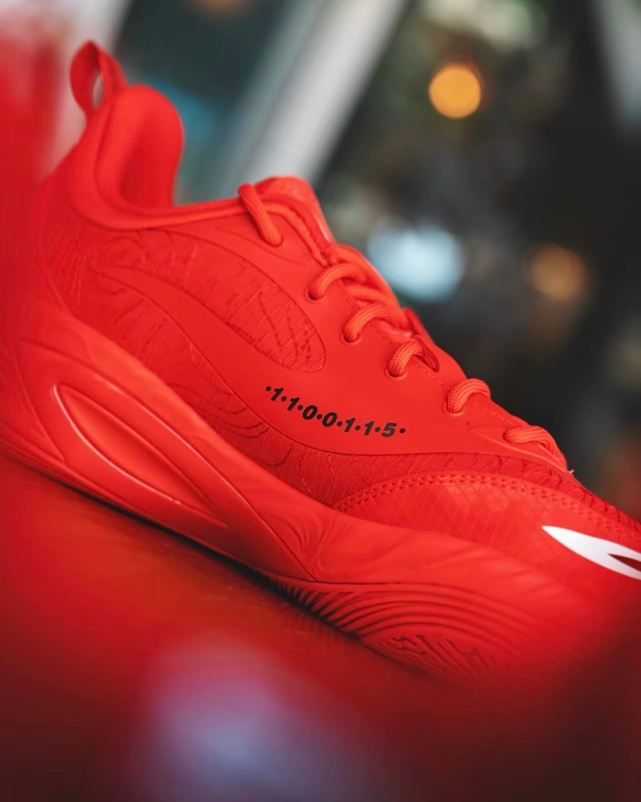 リーニン DLo 2 Flame BOOM LIGHT BOUNCE ミッドソール レッド 接写