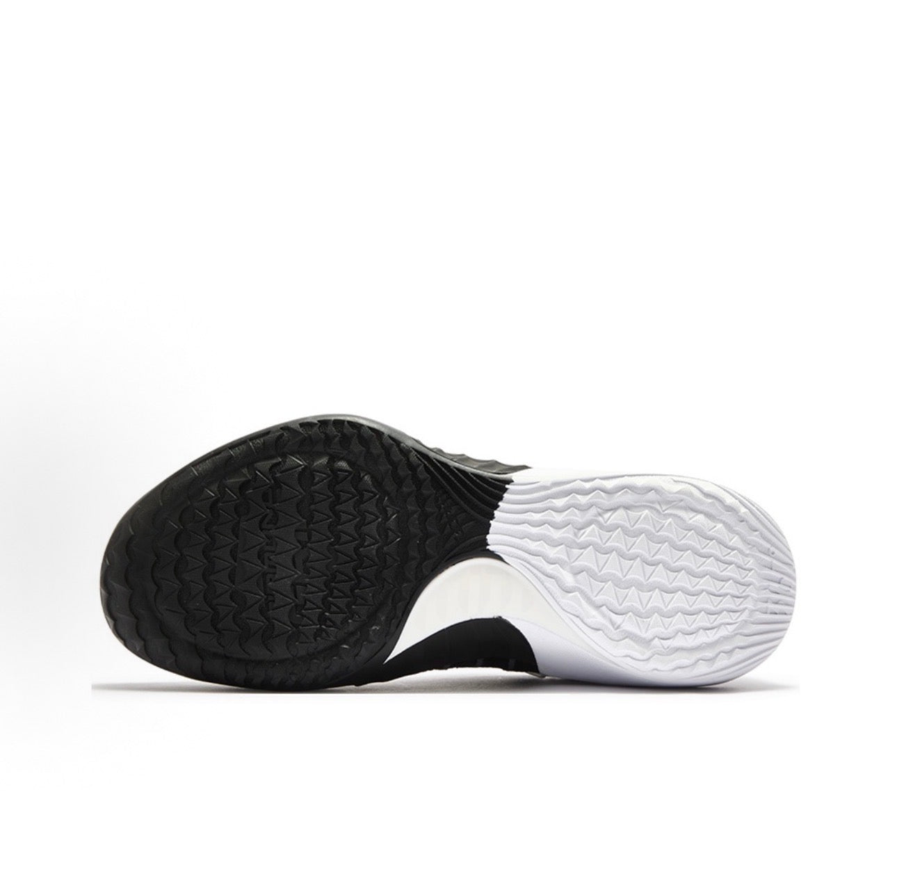 ZEN 8 Yin Yang アウトソール トラクション 屋外対応 グリップ 接写