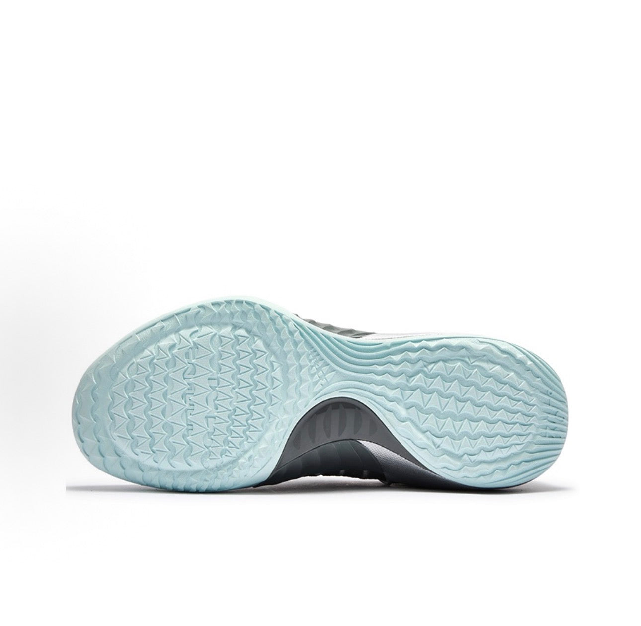 ZEN 8 Clutch アウトソール トラクション 屋外対応 グリップ 接写
