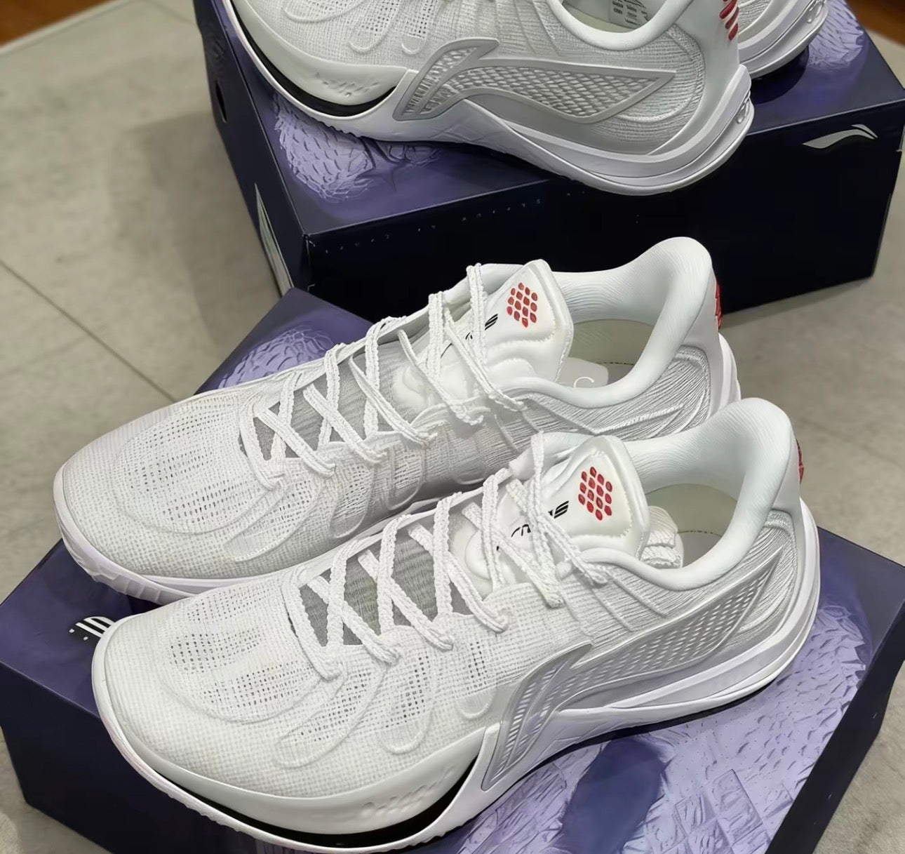 Sonic 14 White シルバー カーボン パネル アッパー ホワイト 接写