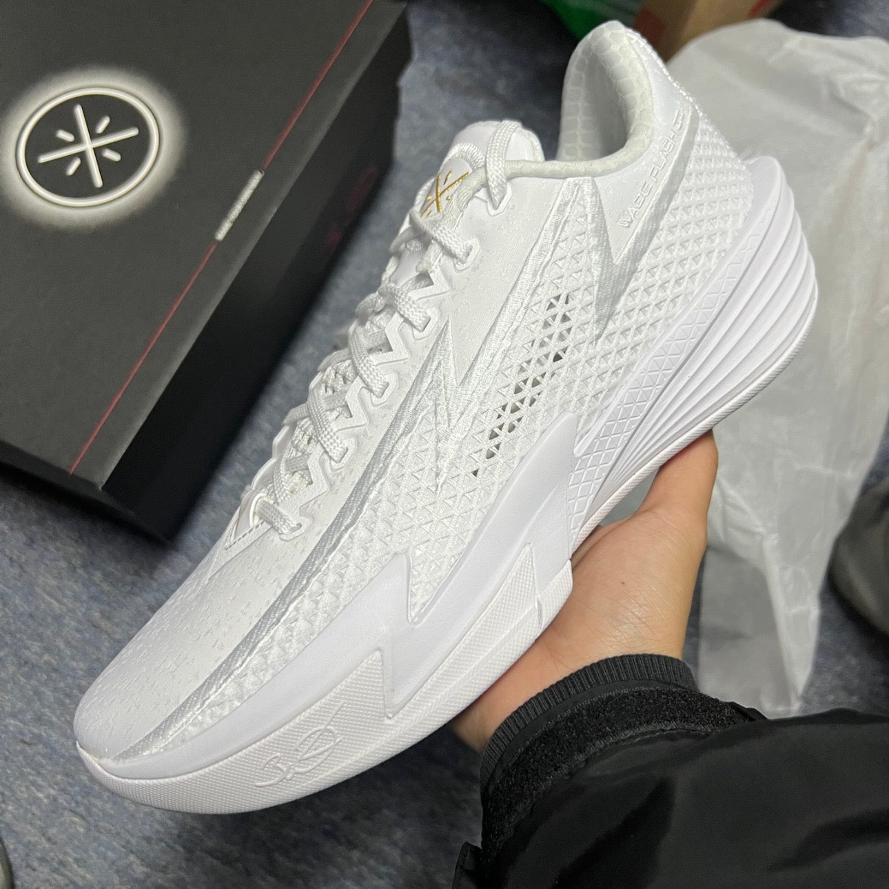 Wade Flash 2 白熱 TUFF RB アウトソール トラクション ホワイト 接写