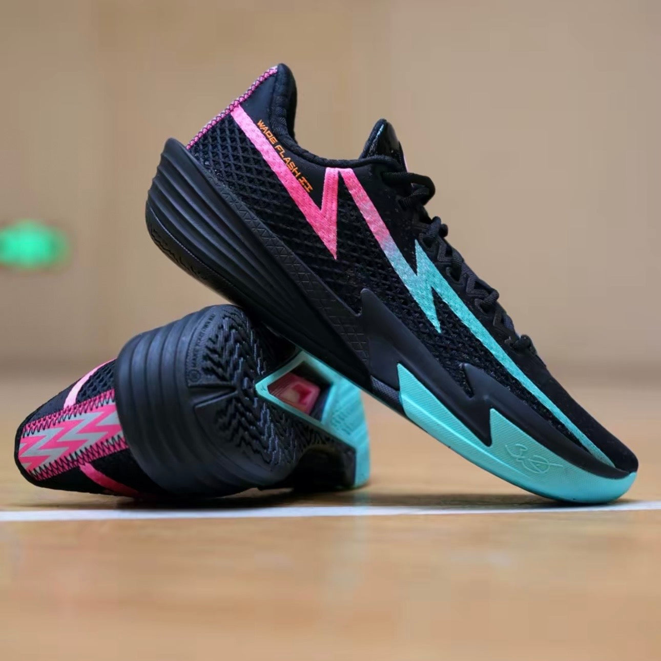 Wade Flash 2 Aurora ターコイズ フラッシュ パターン ブラック アッパー 接写