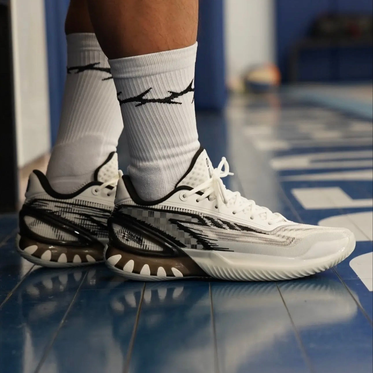 ANTA ZAP 3 Black White 着用 コート ホワイト×ブラック