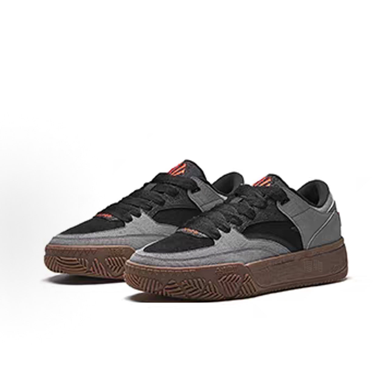 ANTA Hélà Code Grey グレー ブラック 両足 斜め