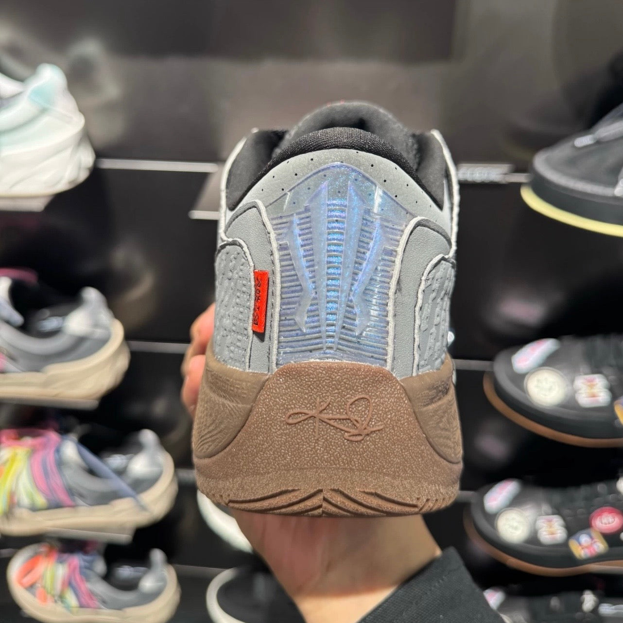 Hélà Code Grey Irving Family Camo エンボス 接写