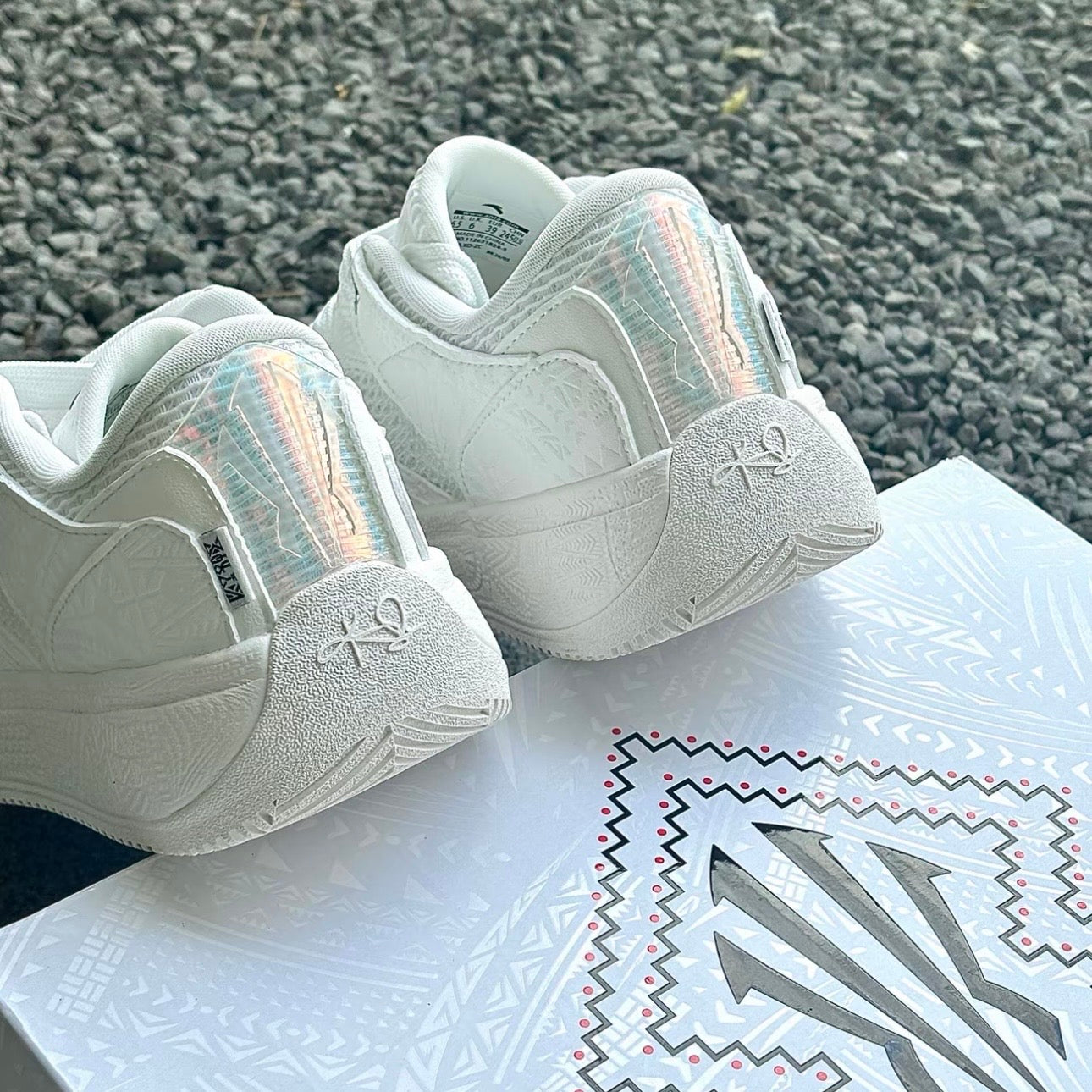 Hélà Code Papyrus White Irving Family Camo エンボス アッパー 接写