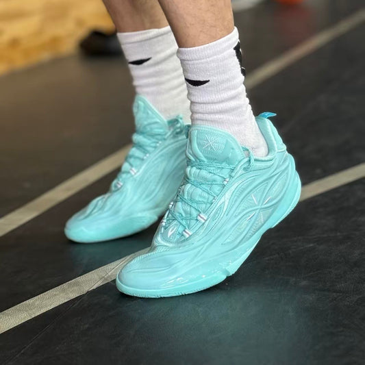 Way of Wade 808 5 Ultra V2 ミント 着用 バッシュ 水色