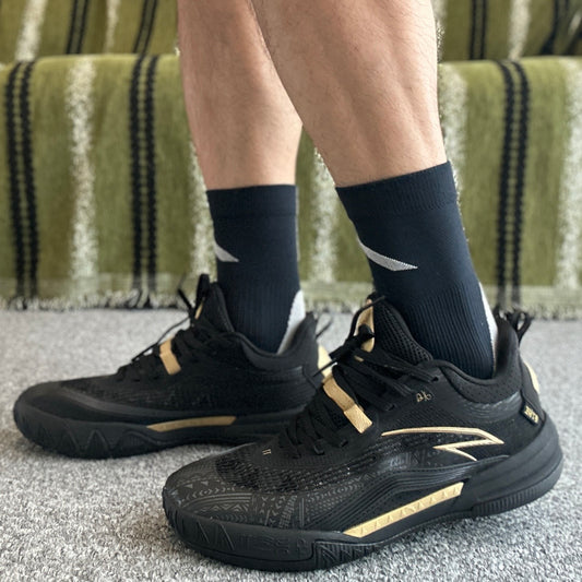 KAI 1 TEAM Black Gold ゴールド サイドライン アクセント 接写