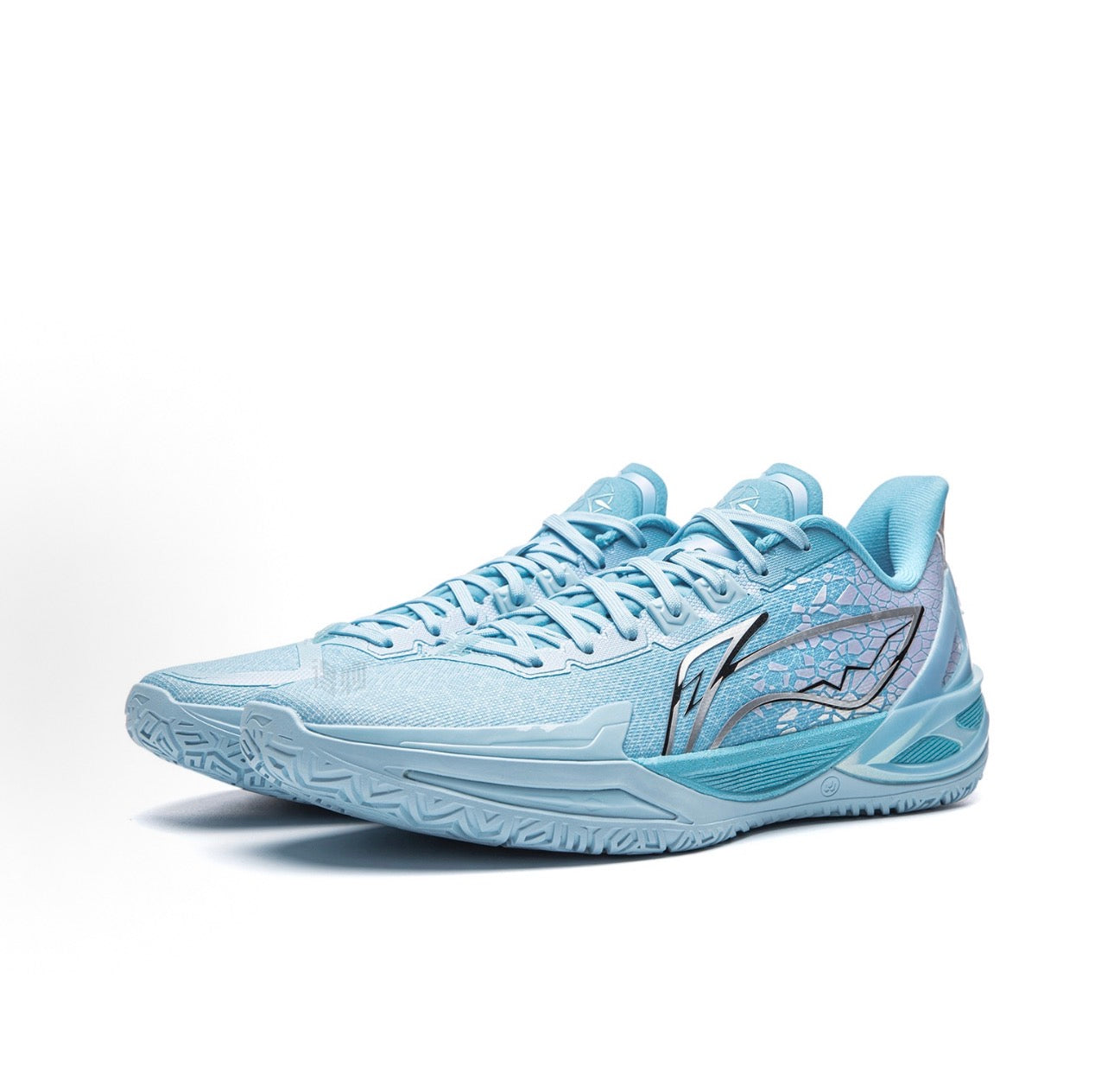 Li-Ning Liren 6 V2 Spirit Of The Earth スカイブルー シルバー 斜め前方
