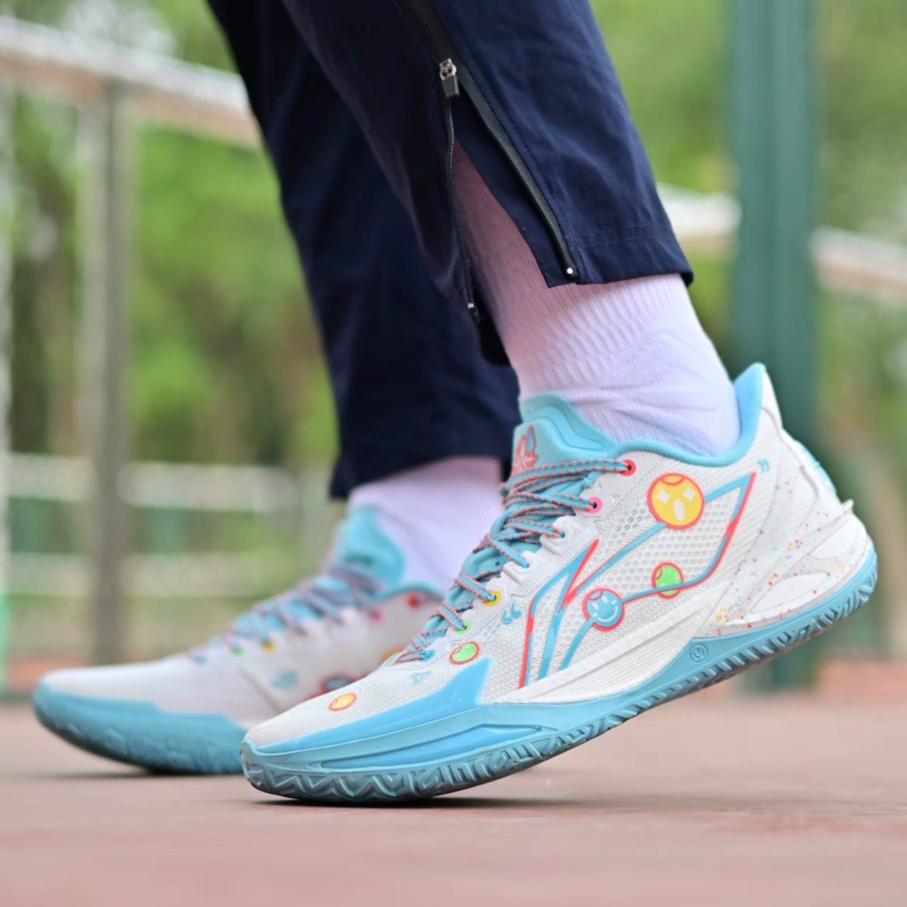 Li-Ning Liren 6 V2 E Person 着用イメージ ホワイト マルチカラー
