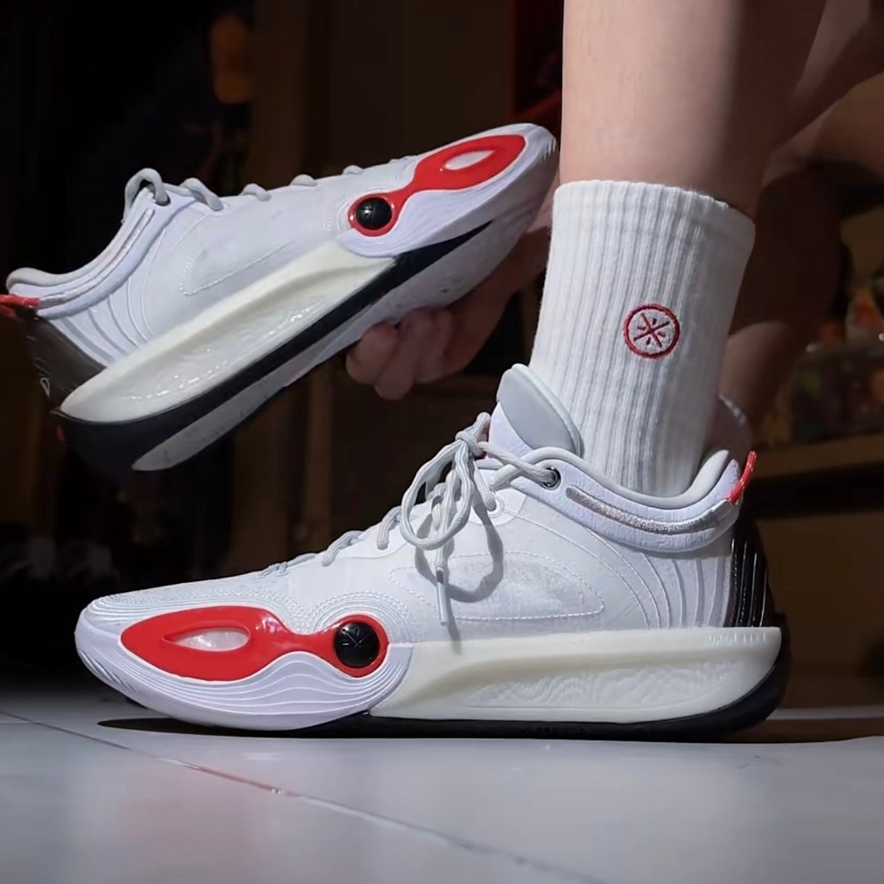 Li-Ning Wade All City 14 ENCORE Apple 着用イメージ ホワイト レッド
