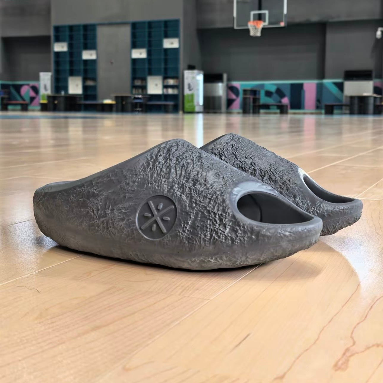 Li-Ning Lunar Rock Lite 黒曜石 斜め前方 オープントゥ ブラック
