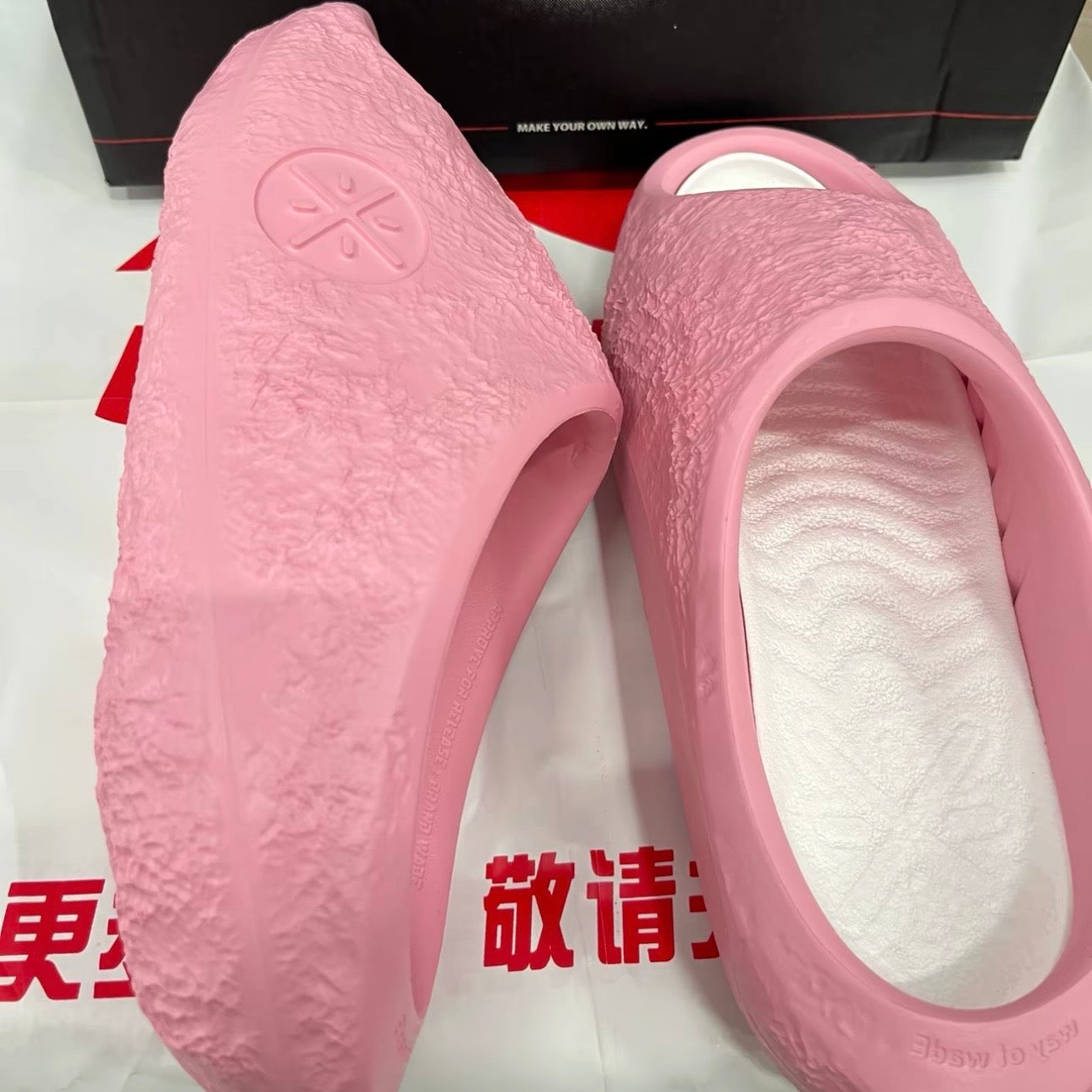 Li-Ning Lunar Rock Lite 桜 斜め後方 ヒール ピンク BOOM
