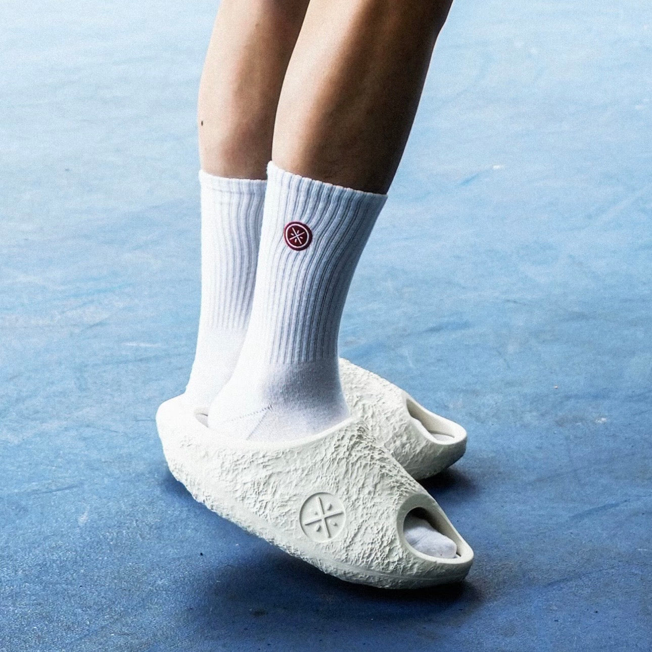 Li-Ning Lunar Rock Lite 白熱 着用イメージ　ホワイト 隕石調 テクスチャー

