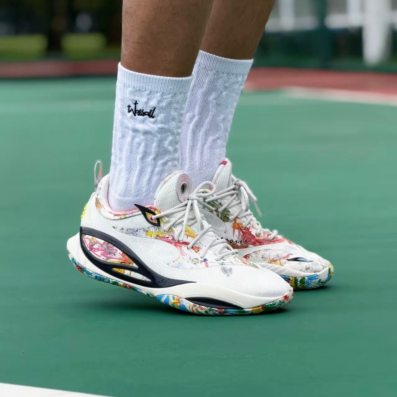 Li-Ning DLo 2「カンバス」ディーロー2 白 マルチカラー バッシュ