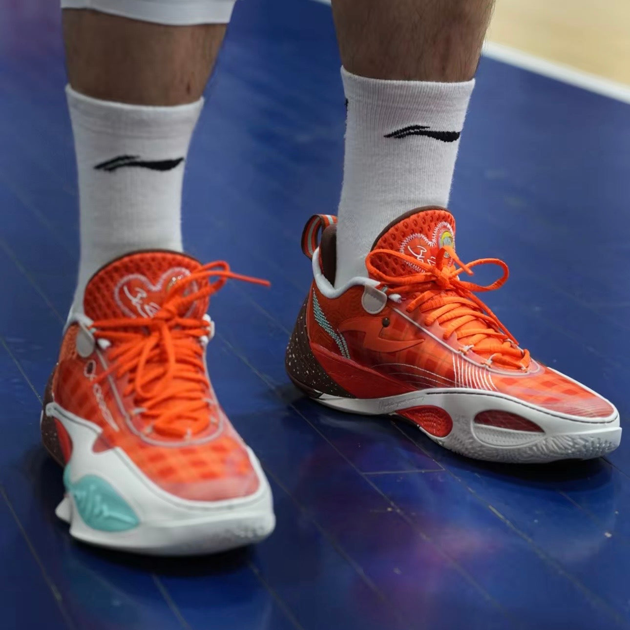 Wade All City 14 Vibrant Orange コート上着用イメージ