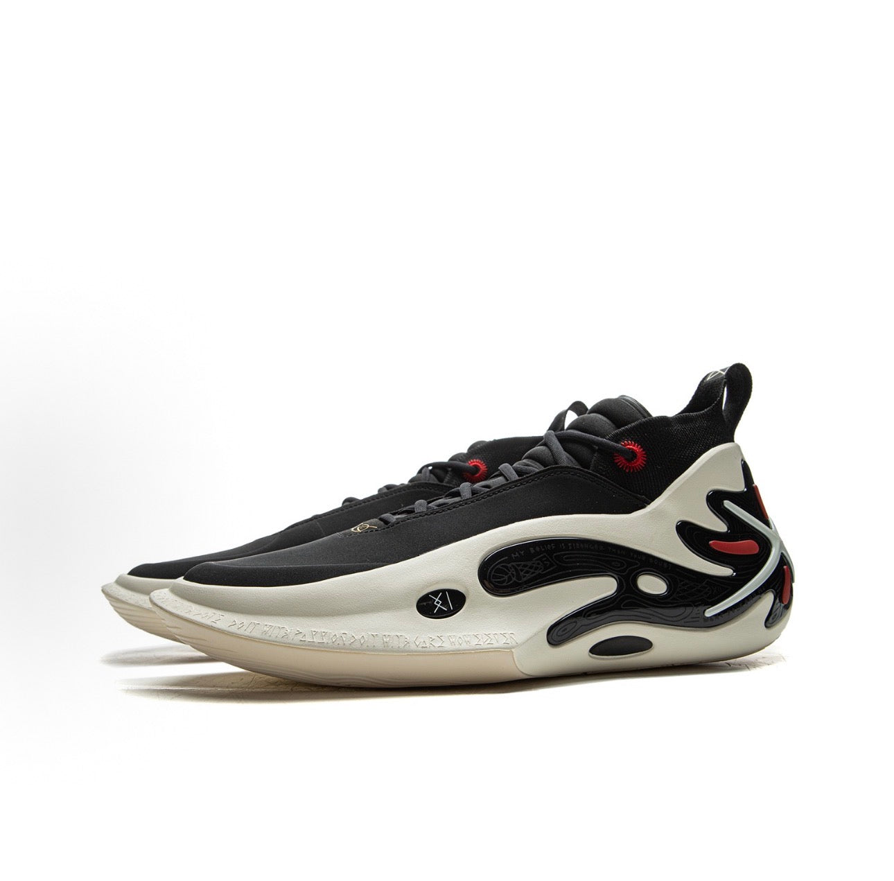 Way of Wade 11 アナウンスメント ブラック×クリーム 斜め前方