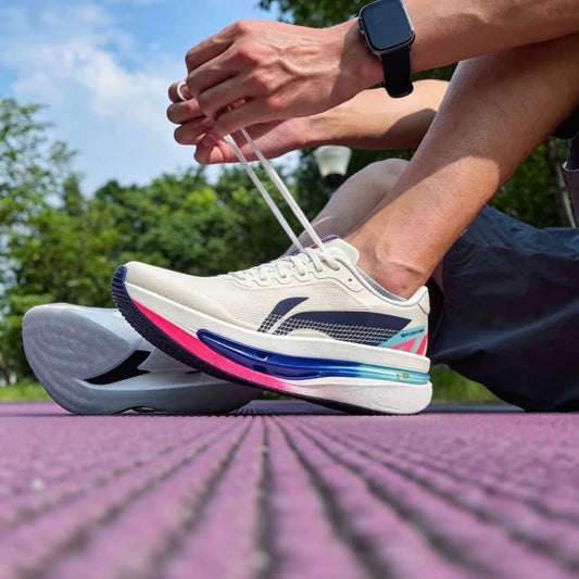 Li-Ning Red Hare 9 Ultra ホワイト 着用イメージ