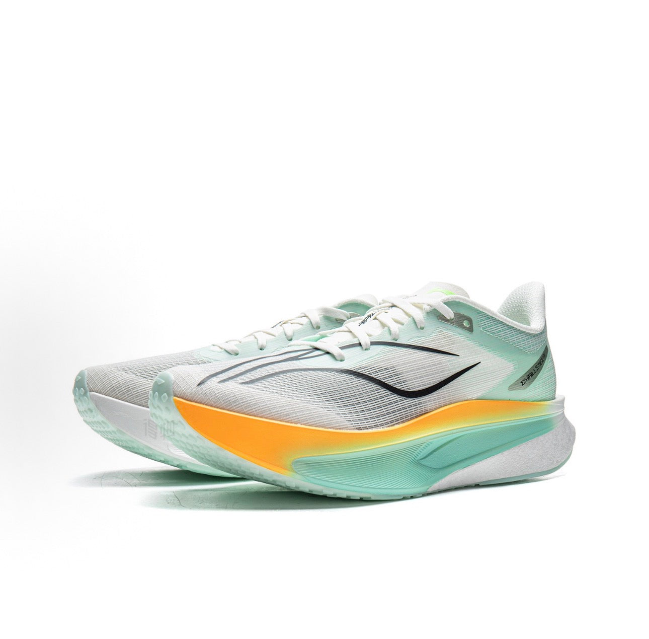 Li-Ning Feidian 6C グリーン×ホワイト 斜め前方