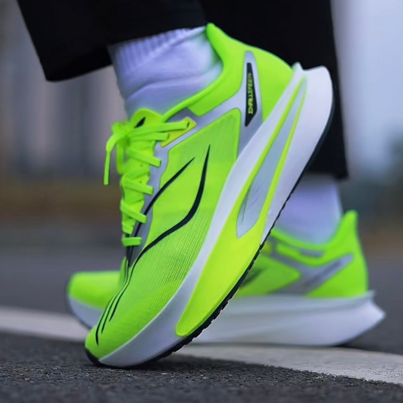 Li-Ning Feidian 6C ライトグリーン 着用イメージ