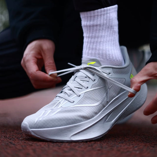 Li-Ning Feidian 6C シルバー 着用イメージ