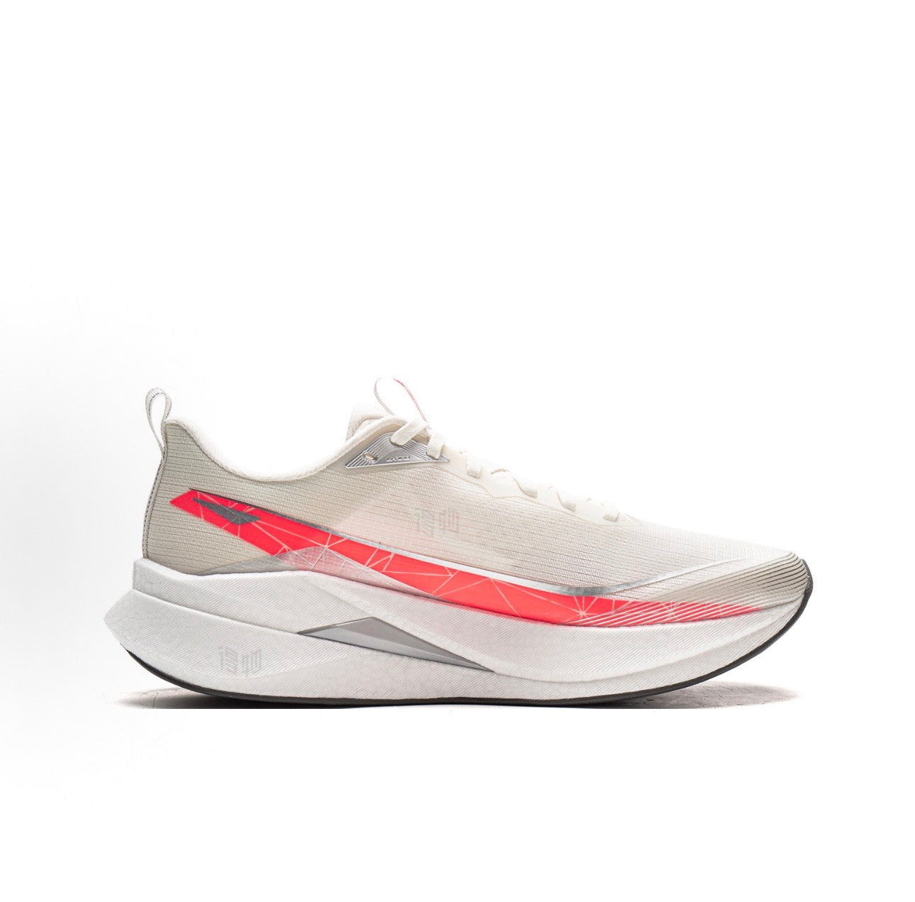 LI-NING RED HARE 9 PRO ホワイト/レッド 側面のレッドミッドソール