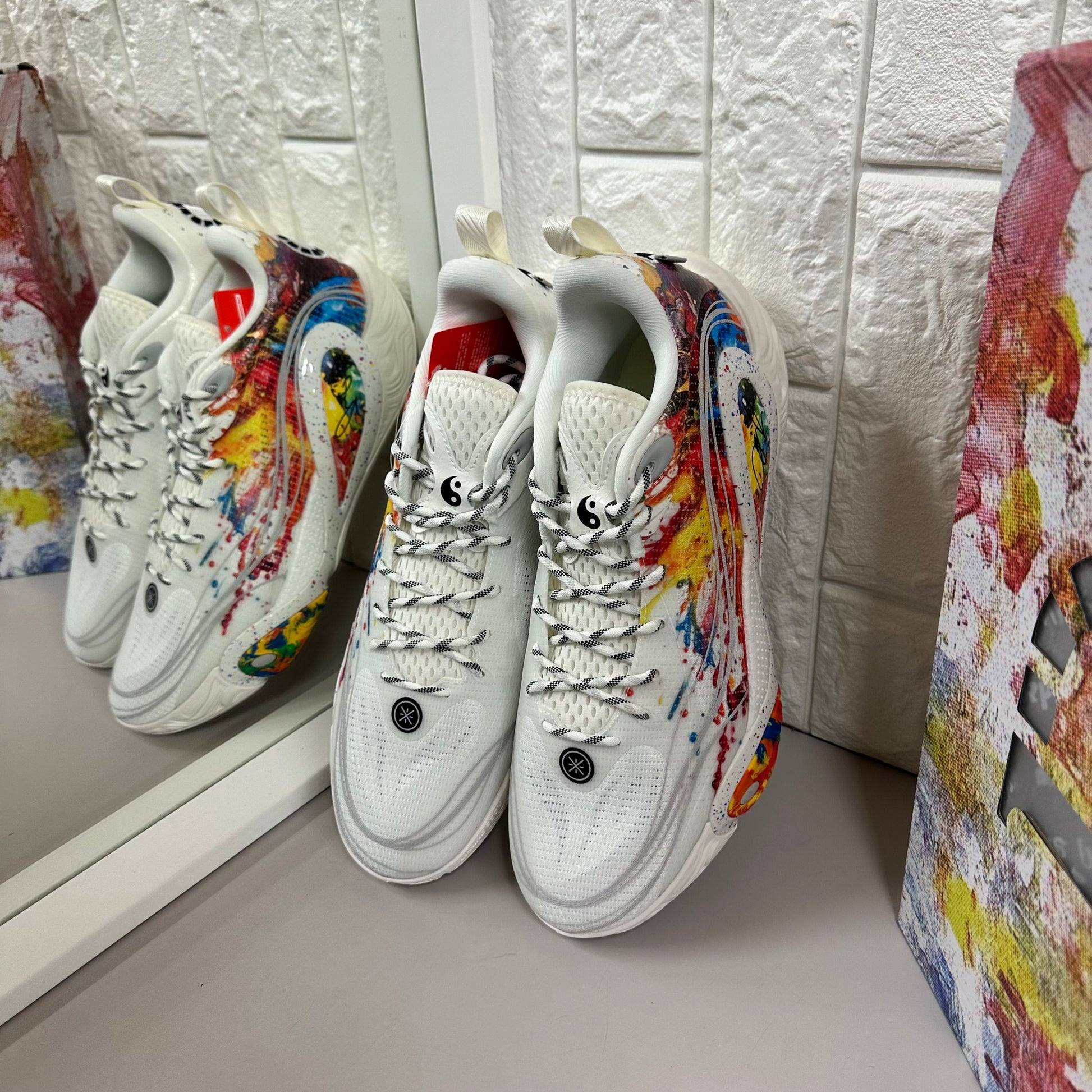 Li-Ning DLo 1 花火 蝶 刺繍 タン 接写